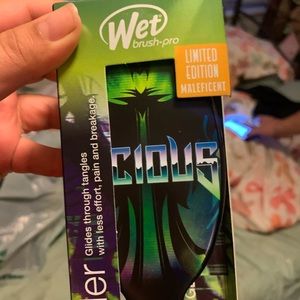 Maleficent wet brush pro